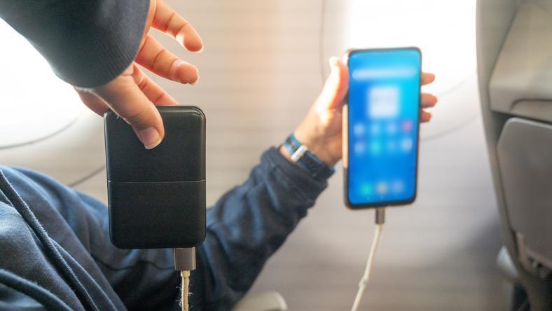 大连飞南京航班客舱起火,又是充电宝惹的祸